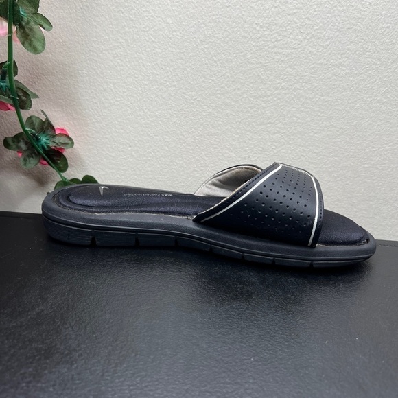 🌹Nike Black Soft Footbed Slip On Sandals Womens 6 Casual Comfort Walking Casual - Picture 8 of 11